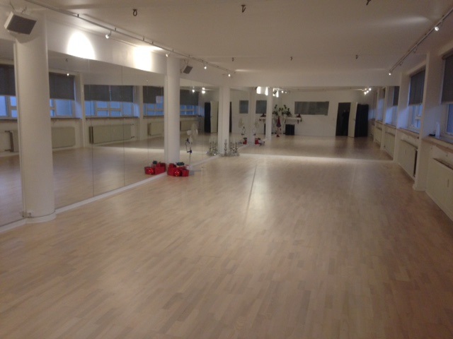 Meget synlig og momsfri Butik, Klinik, Showroom med god strgbeliggenhed og handicapadgang.